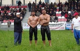 Geyikkoşan güreşlerinde Tanju Gemici başpehlivan...