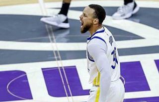 Golden State, play-off yarı finaline yükselen son...