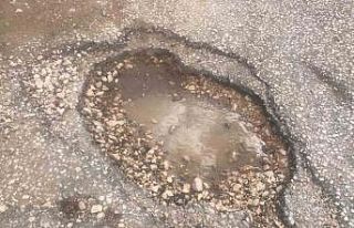 Göletin çukur dolu yolları vatandaşlara zor anlar...