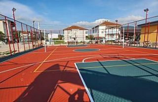 Gölpazarı’nda halı saha yenileme çalışmaları...