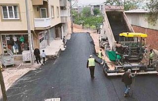 Gürsu’da 36 saatte sokağın asfaltı yenilendi