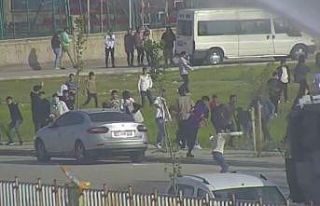 Güvenlik güçlerine taşlı saldırıda bulunan...