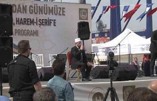 Hacı adayları Üsküdar’da düzenlenen programla...