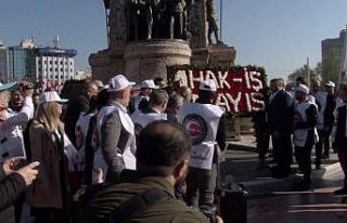 HAK-İŞ Konfederasyonu üyeleri Taksim’e çelenk...