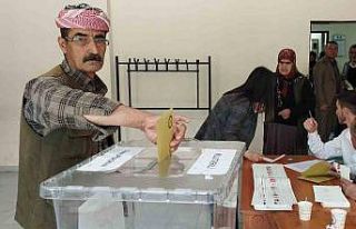 Hakkari’de oy kullanma işlemi başladı