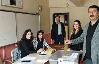 Hakkari’de oy verme işlemi başladı