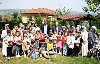 Halk oyunları yarışmasında birinci olan minikler...