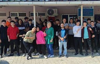 Harçlıklarını biriktirip sokak hayvanlarına mama...