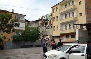 "Hasarlı bina çöktü" ihbarı polisi...