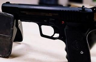 Havaya ateş açan maganda bekçilere yakalandı