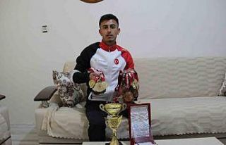 Hayvan otlatırken dağlarda koşuyordu, şimdi Balkan...