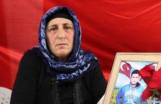 HDP önünde evlat nöbeti tutan anne: “Oğlumun...