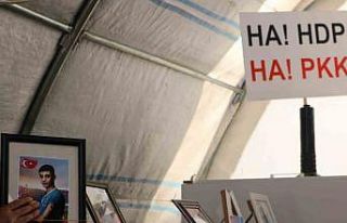 HDP önündeki aileler: “Her teslim olan evlat bize...