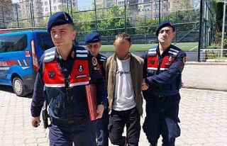 Hırsızı girdiği evde düşürdüğü seçmen kağıdı...