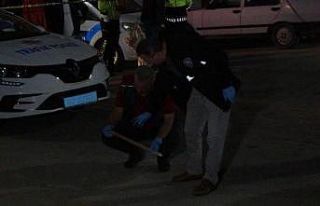 Husumetli ailelerin kavgasında ortalık savaş alanına...