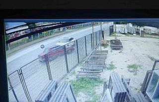 İki otomobilin çarpıştığı kaza kamerada