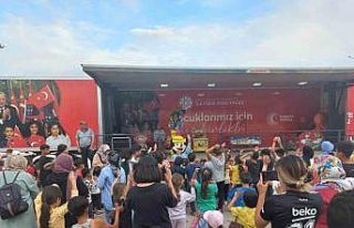 İletişim Başkanlığının gezici çocuk oyun tırı...