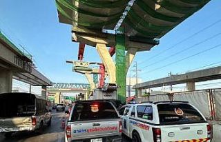 İnşaatı devam eden otoyolda beton levha düştü:...