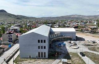 İpekyolu Halk Kütüphanesinin inşaat alanında...