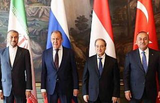 İran, Moskova’da sınır bölgelerine Suriye ordusunun...