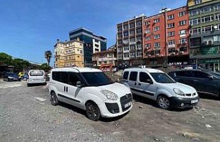 İş hanının yıkılmasını fırsat bildiler