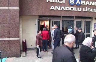İstanbul’da vatandaşlar oy kullanmaya başladı
