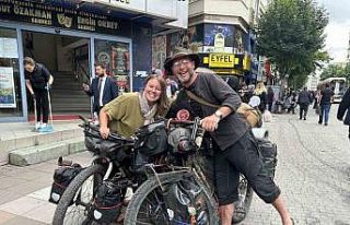 İstanbul’dan Tokyo’ya bisikletleriyle yola çıkan...