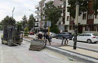 İstasyon Caddesindeki kaldırım yenileme çalışmaları...