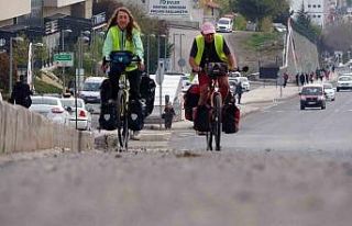 İsviçreli çift, çok özledikleri torunlarına...