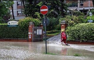 İtalya’daki sel felaketinde 13 bin kişi tahliye...