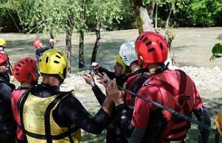 İtfaiye ekiplerinden selde arama ve kurtarma eğitimi