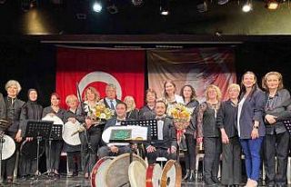 İZMEK kursiyerlerinden yıl sonu gösterisi