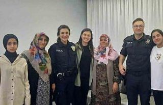 İzmir polisinden duygulandıran doğum günü sürprizi