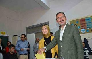 İzmir, vekillerini seçti