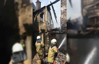 İzmir’de çıkan yangında müstakil ev kullanılmaz...