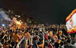 İzmir’de Galatasaray’ın şampiyonluğu coşkuyla...