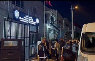 İzmir’de göçmen kaçakçılığı operasyonu:...