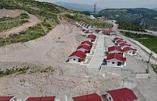 İzmir’deki heyelan mağdurları yeni evlerine kavuştu