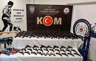 İzmir’deki yasa dışı silah ticareti operasyonunda...