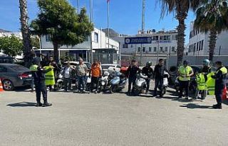 Jandarma 150 sürücüye yelek dağıttı