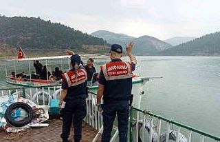 Jandarma çocuklara çevre ve sokak hayvanlarının...