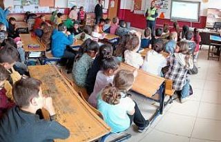 Jandarma ekipleri ilk ve ortaokul öğrencilerine...