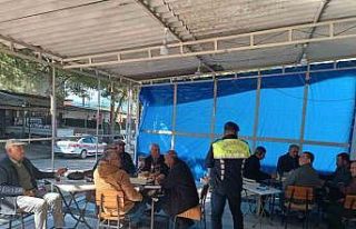 Jandarma ekipleri traktör sürülerini bilgilendirdi