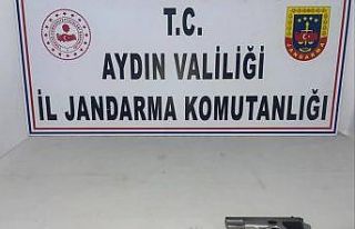 Jandarma şüphelendi, araçtan silah ve uyuşturucu...