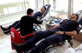 Jandarmadan Kızılay’a kan bağışı