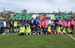 Kadın antrenörün çalıştırdığı erkek futbol...