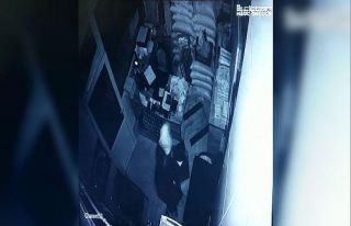 Kadın kıyafeti ile çalıştığı işyerinden kasayı...