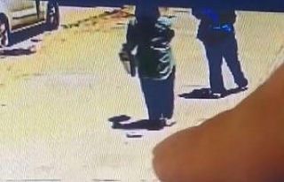 Kadının düşürdüğü cüzdanı başka biri aldı,...