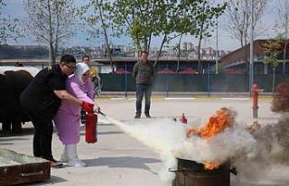 Kadınlar servis şoförü olabilmek için eğitime...