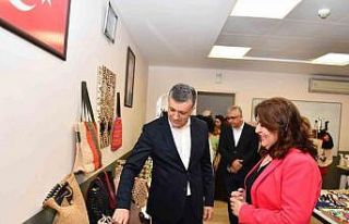 Kadınların ürettiği el emeği ürünler sergilendi